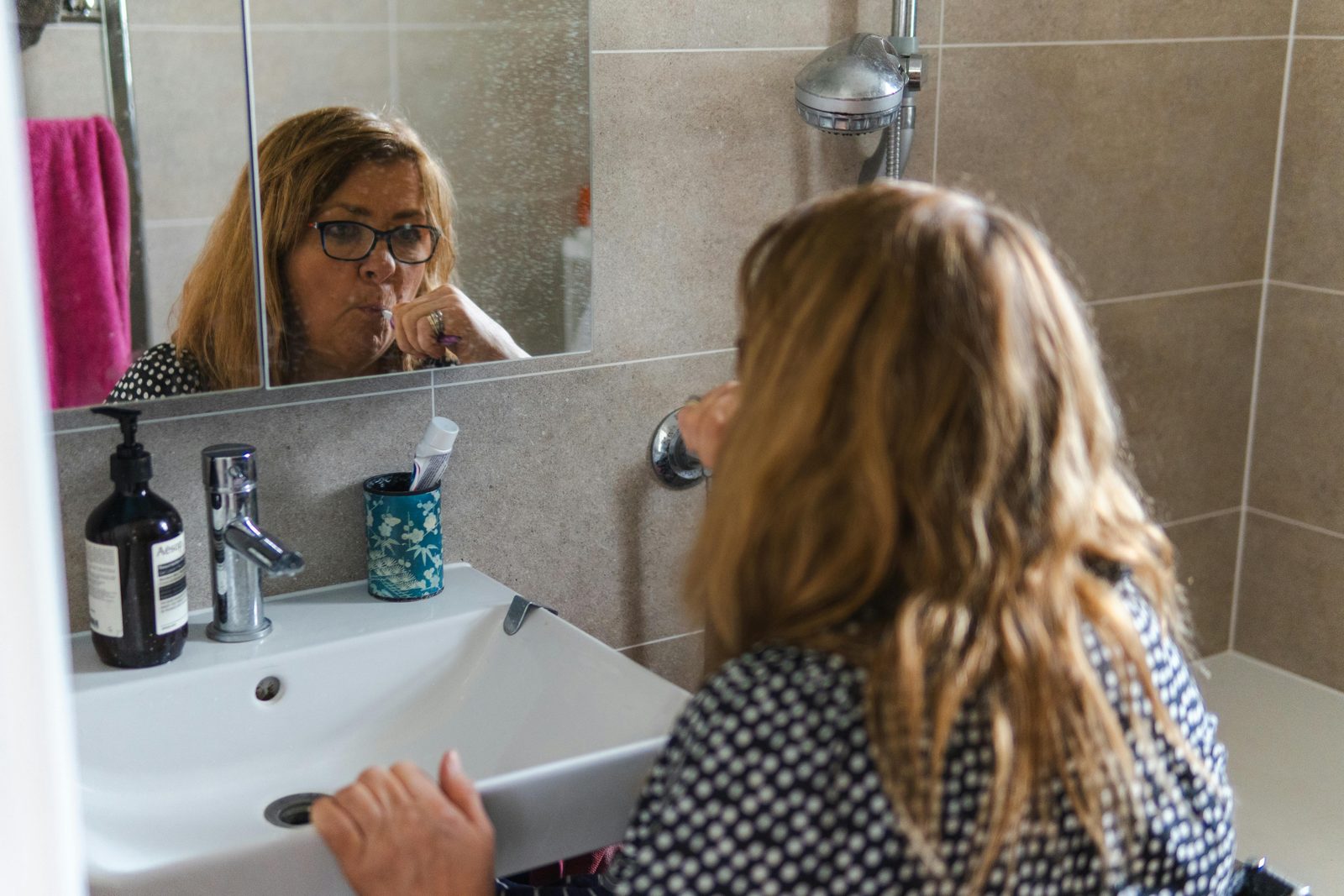 Accessible bathroom sink with knee clearance